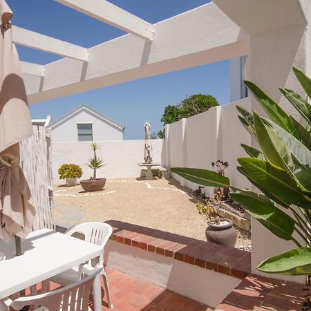 Small Bay Guest House Блаубергстранд Экстерьер фото